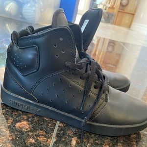 Kids Black Supras Size 6